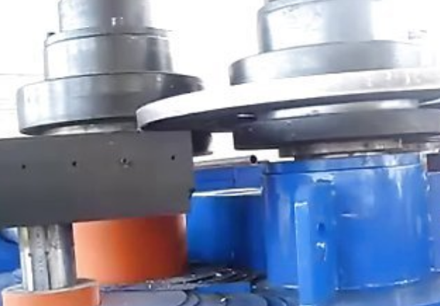 型材卷制過(guò)程